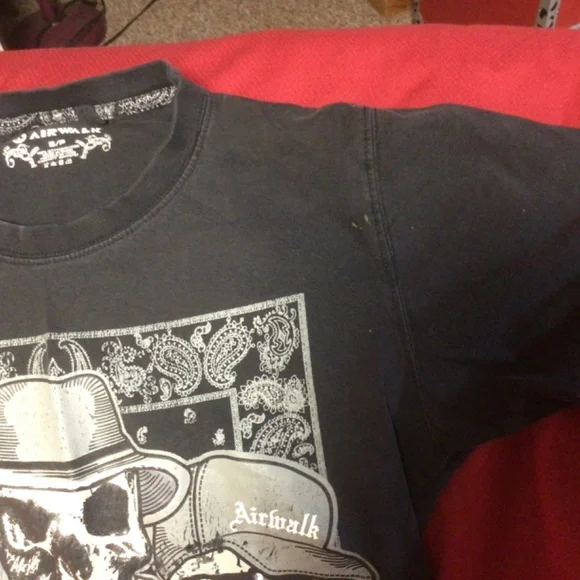 AIRWALK tshirt - Picture 2 of 2